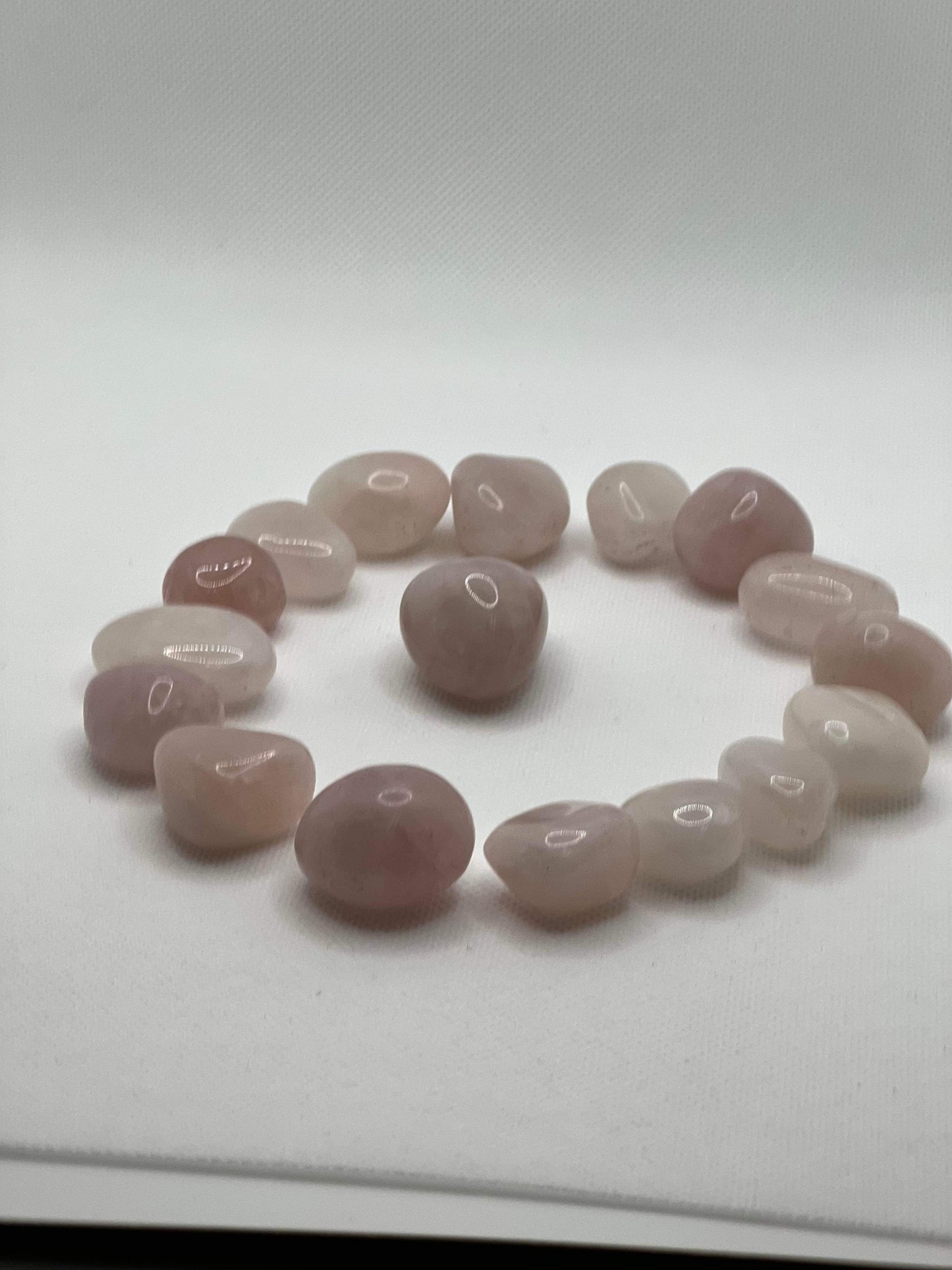 Tumbled stones (precious stones )